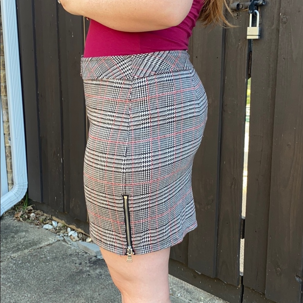 Express plaid mini skirt in red, white and black - Picture 1 of 12